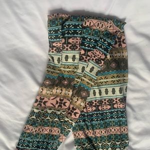 hot kiss girls leggings slightly used :)